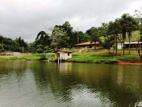 FARM HOUSE WITH 5 SUITES AND LAKE FOR SPORT FISHING