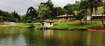 FARM HOUSE WITH 5 SUITES AND LAKE FOR SPORT FISHING