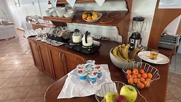 Esmorzar diari d'estil bufet (8 EUR per persona)