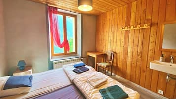 2 bedrooms, WiFi, bed sheets