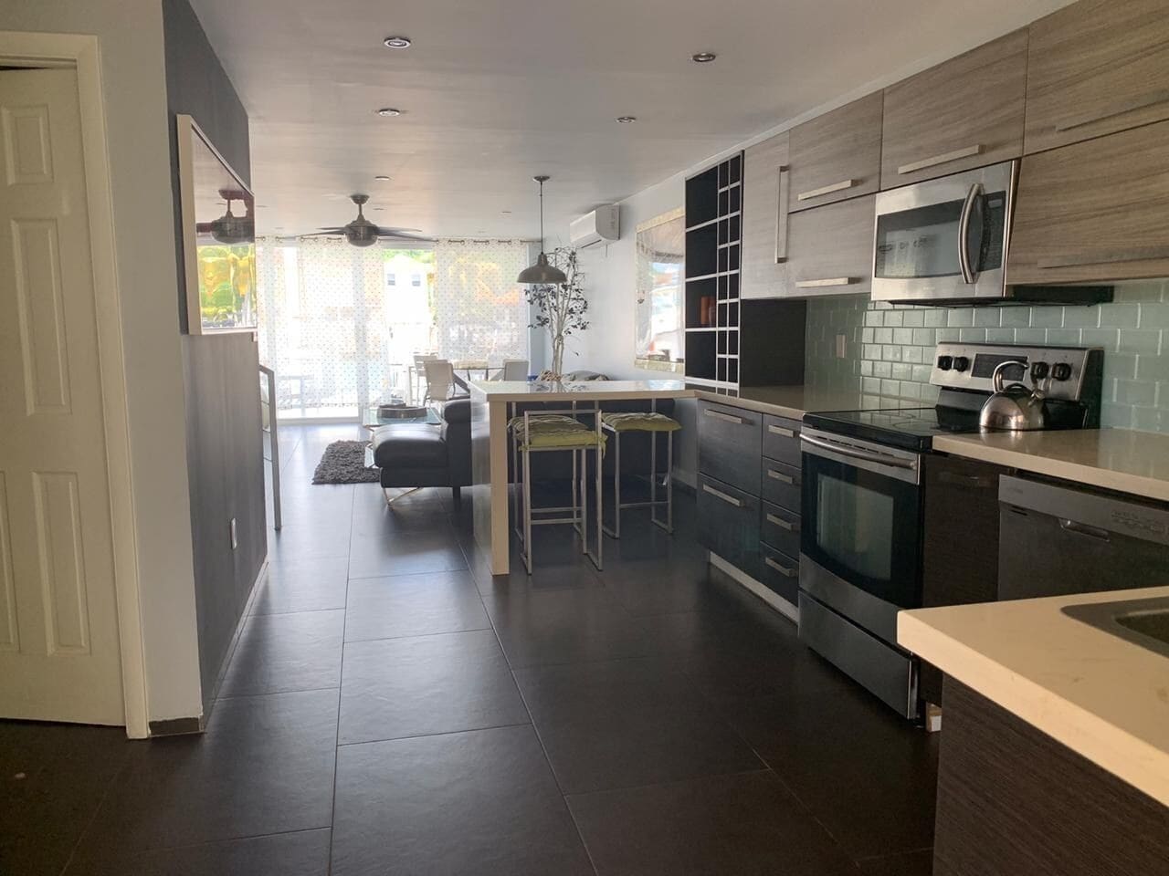 Micro-ondes, four, plaque de cuisson, lave-vaisselle