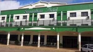 A two-story building with a green and white facade, named "Sambambaia Hotel." - Samambaia Hotel (Foz do Iguaçu)