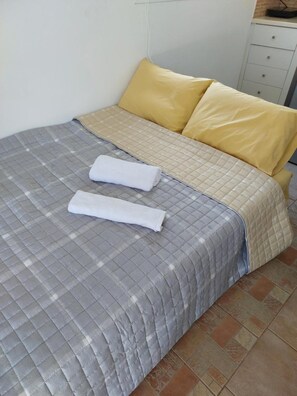 1 habitación, wifi y ropa de cama