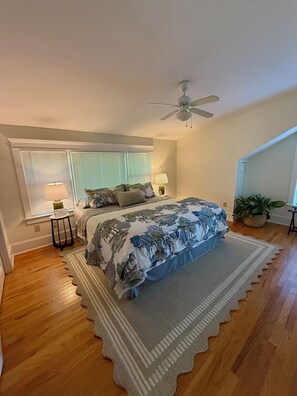 5 bedrooms, free WiFi, bed sheets - Spacious and Comfortable 5 Points Home- Walk to UGA games, campus & more! (Athens)
