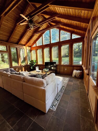 Spacious and Comfortable 5 Points Home- Walk to UGA games, campus & more!