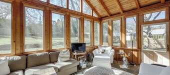 Spacious and Comfortable 5 Points Home- Walk to UGA games, campus & more!