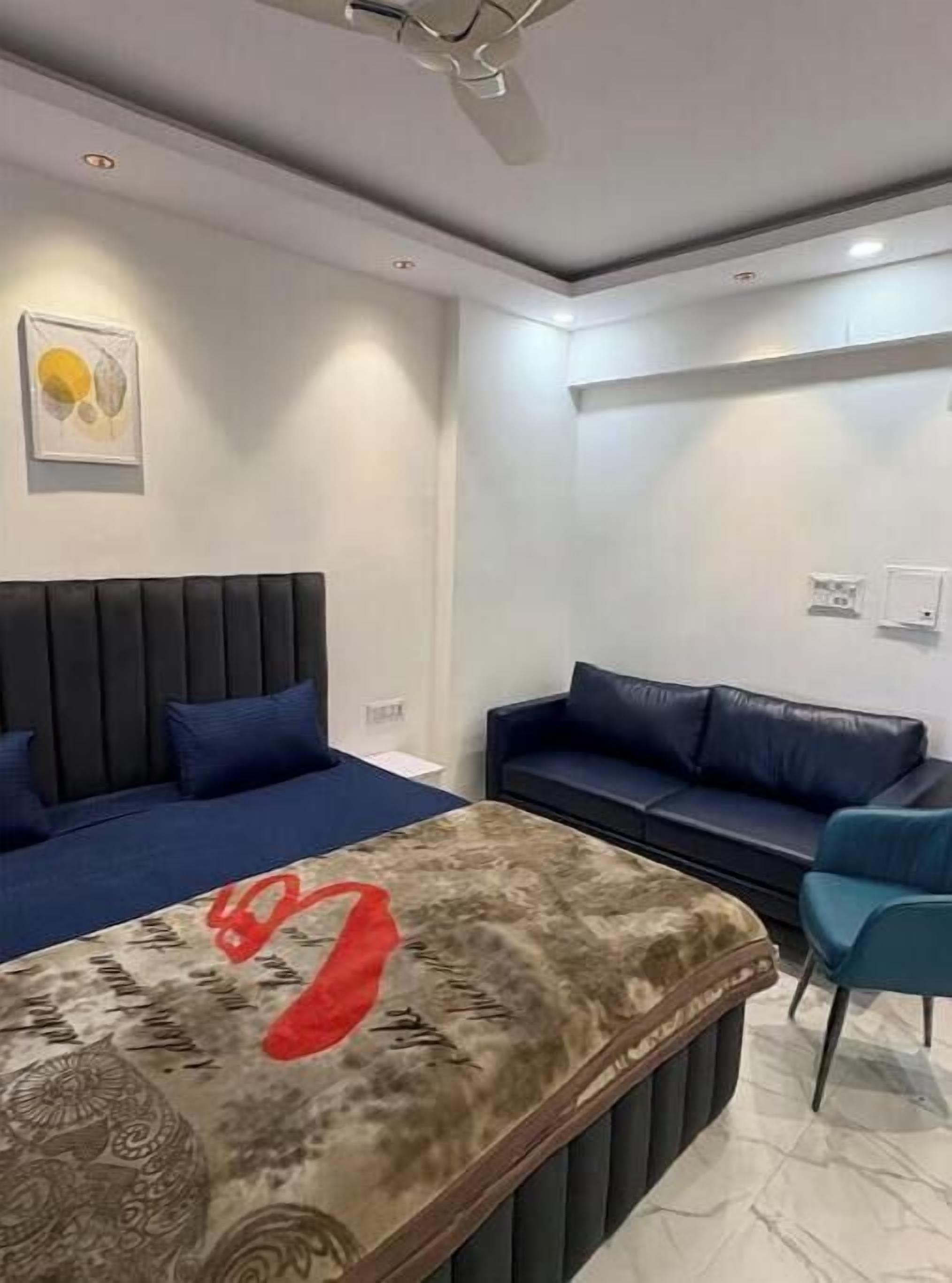 1 sovrum, strykjärn/strykbräda och sängkläder