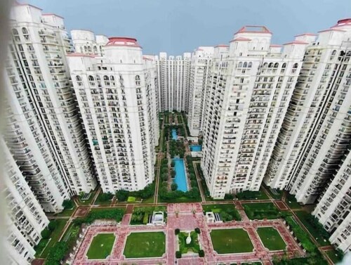 Cozy Studio Apt in Dlf Capital Greens West Delhi