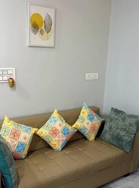 Midtown Studio Apt In Dlf Capital West Delhi - Delhi