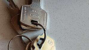 Un ensemble de clés dont les marques et les types sont clairement indiqués.