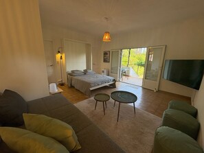 1 slaapkamer, een strijkplank/strijkijzer, wifi, beddengoed