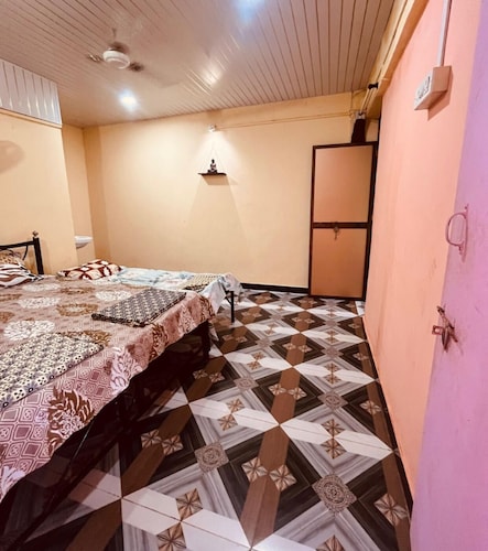 Family friendly homestay in forest just five minutes away from arabian ocean.