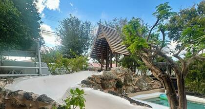 Yemaya Heart&Home Curaçao -Entire villa + Guesthouse + Pool with fun slide!