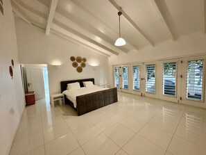 4 soverom, skrivebord, strykejern/-brett og wi-fi (inkludert)