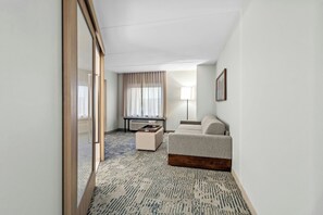 Suite, 1 King Bed with Sofa bed | Living area