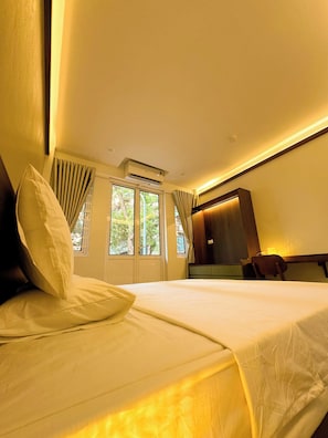 Bureau, Wi-Fi gratuit, draps fournis