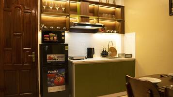 Fridge, microwave, electric kettle, cookware/dishes/utensils