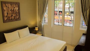2 bedrooms, desk, WiFi (free), bed sheets