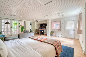 Iron/ironing board, travel crib, WiFi, bed sheets