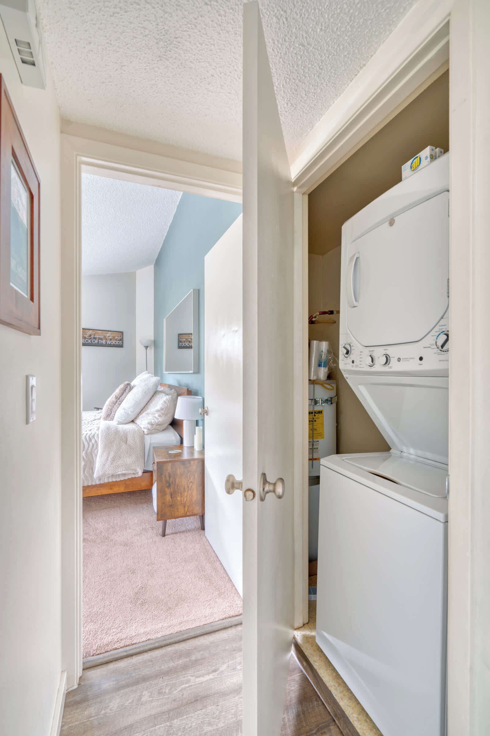 1 makuuhuone, työpöytä, silitysrauta/-lauta, vauvan matkasänky