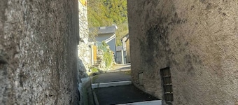 Studio 4 "Aux volets bleus" Cosy studio at the foot of the Pyrenees