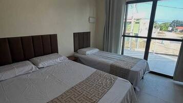 5 quartos, ferros/tábuas de passar roupa, Wi-Fi, roupa de cama