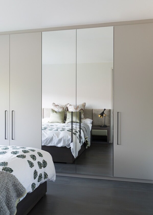 3 chambres, bureau, fer et planche Ă repasser, accĂšs au Wi-Fi (inclus)