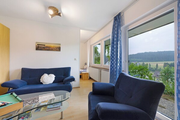 Una televisión, un reproductor estéreo