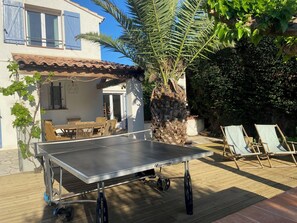 Outdoor dining - Lou Paradou, large village house, close to beaches (Le Pradet)