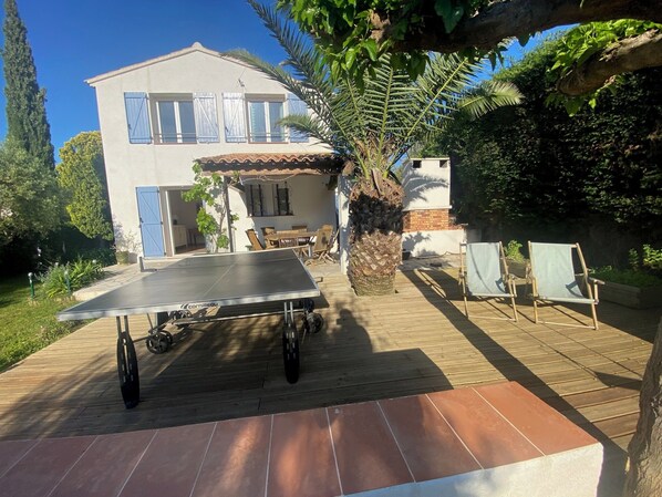 Terrace/patio - Lou Paradou, large village house, close to beaches (Le Pradet)