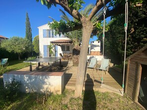 Outdoor dining - Lou Paradou, large village house, close to beaches (Le Pradet)