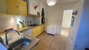 Micro-ondes, four, plaque de cuisson, lave-vaisselle