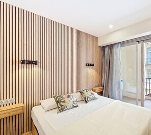 2 bedrooms, desk, iron/ironing board