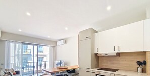 Fridge, microwave, oven, dishwasher - N&J - MAYA TERRASSE - Central - Terrace (Niza)