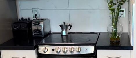 Mikrowelle, Ofen, Herdplatte, Geschirrspüler