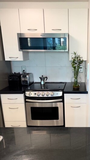 Micro-ondes, four, plaque de cuisson, lave-vaisselle