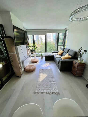 Cozy Vancouver downtown west COAL HARBOUR ..