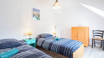 4 chambres, fer et planche Ă repasser, draps fournis