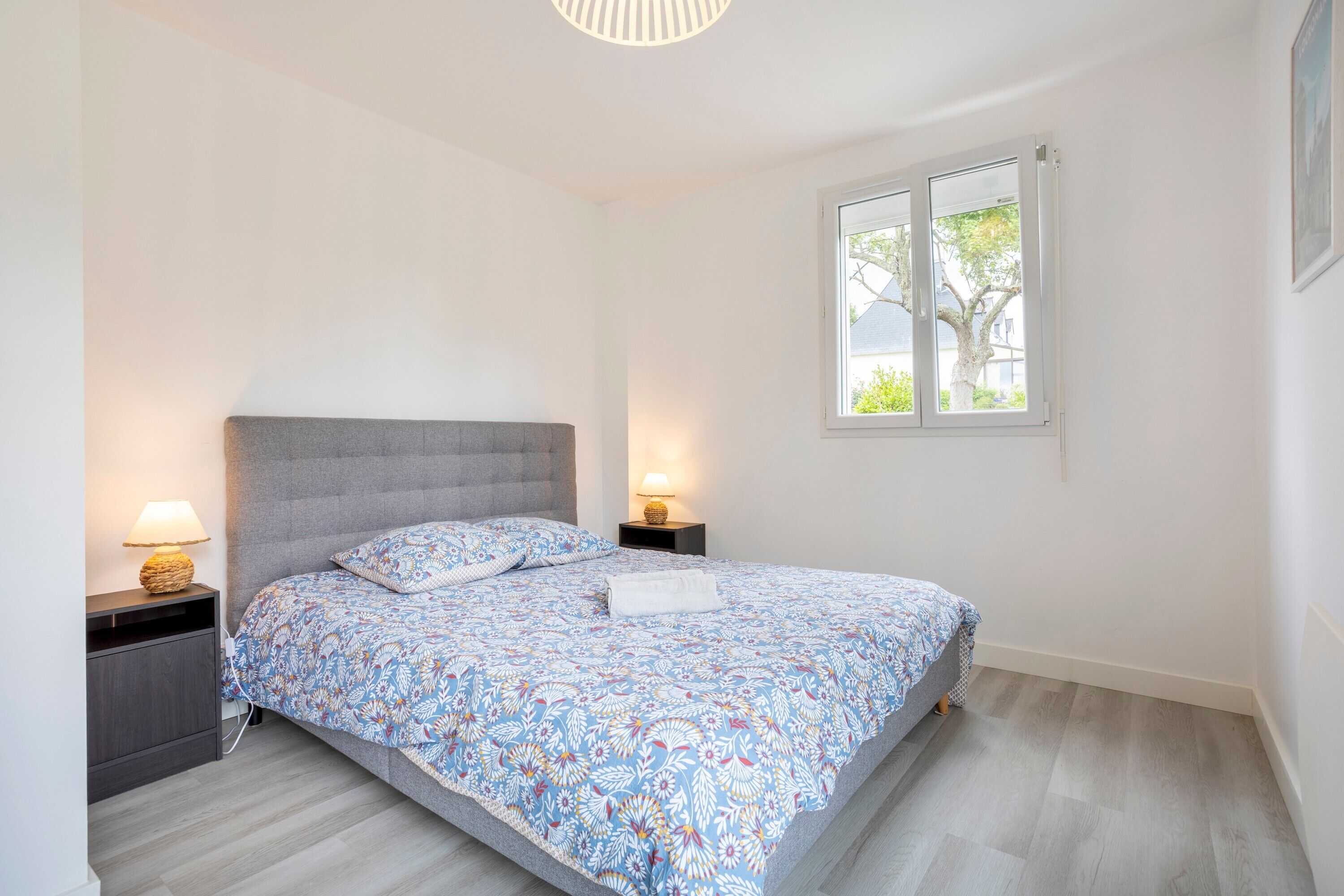 4 bedrooms, iron/ironing board, bed sheets