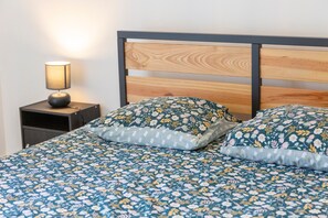 4 bedrooms, iron/ironing board, bed sheets