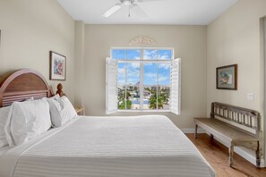 3 makuuhuonetta, työpöytä, ilmainen Wi-Fi, vuodevaatteet