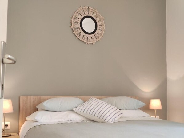 1 غرفة نوم ومكواة/لوح كي وواي فاي وملاءات أسرّة