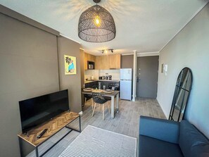TV, offices - HOM I RedSalud Ñuñoa I Wifi I Metro Cercano (Ñuñoa)