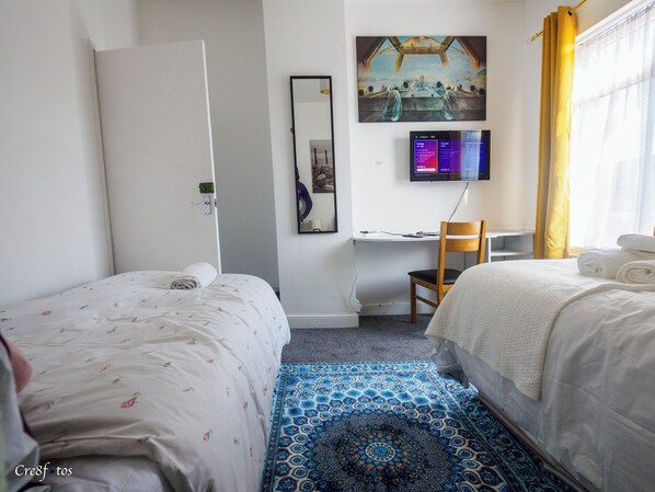 Iron/ironing board, free WiFi - 12 Cornwallis Lodge Family Room 1 (Stoke-on-Trent)