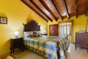 2 bedrooms, WiFi, bed sheets - Holiday Home 'Amarela' with Mountain View, Shared Pool and Wi-Fi (Meca)