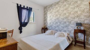 2 bedrooms, WiFi, bed sheets