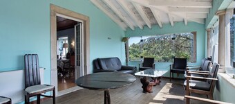 Holiday Home 'Grande' with Mountain View, Shared Pool and Wi-Fi