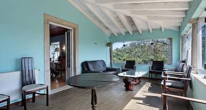 Holiday Home 'Grande' with Mountain View, Shared Pool and Wi-Fi