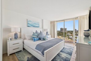 3 habitaciones, escritorio y tabla de planchar con plancha 