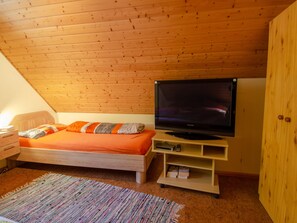 3 chambres, fer et planche à repasser, Wi-Fi, draps fournis